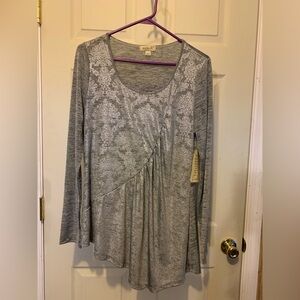 One World size medium NWT’s tunic; ptp 19”; sh-hem 31”